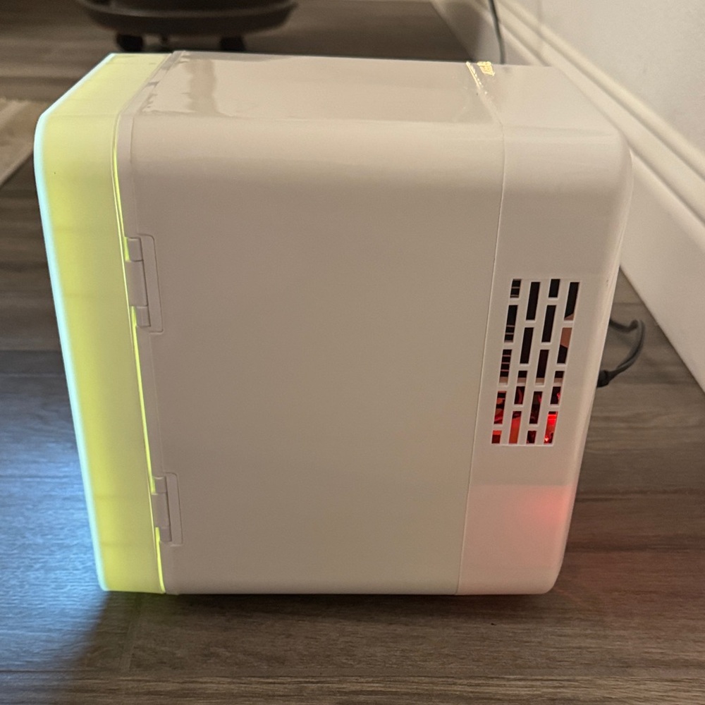 Illuminated White Makeup Organizer with LED Mirror 6 can mini fridge or warmer - Picture 3 of 14